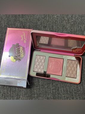 Too Faced Sweet Peach Glow Highlighting Palette